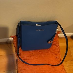 🗣SALE💥MICHAEL Kors JetSet Saffiano Msg Bag 🌸
